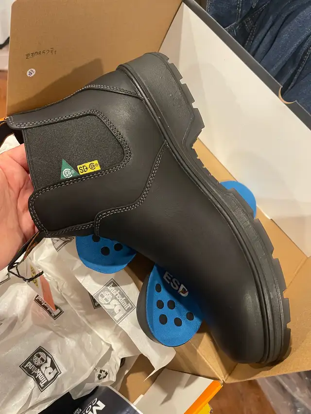 safety shoes in Men's Shoes in Oshawa / Durham Region - Image 2