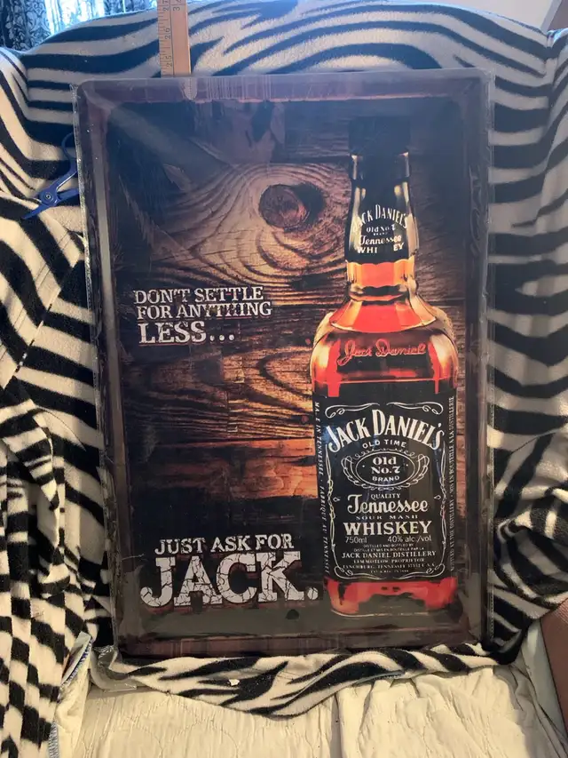 Jack Daniel’s metal poster- vintage setting  in Arts & Collectibles in City of Montréal - Image 2