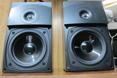 ENERGY E:XL-15B BOOKSHELF SPEAKERS * MADE IN CANADA *, View more