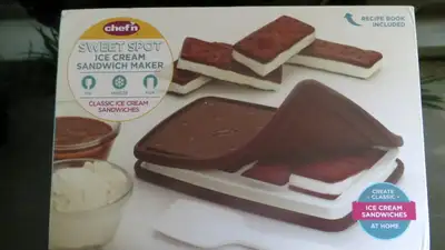 Ice Cream Sandwich Maker + 10" cake tin, View more