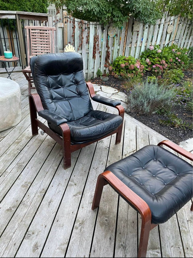 Göte Möbler Mid Century Modern Reclining Chair and Ottoman in Chairs & Recliners in North Shore - Image 3