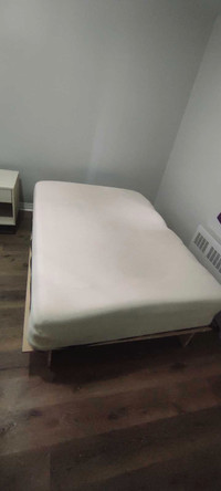Queen Size mattress + bed basis
