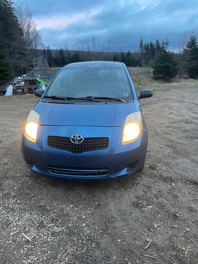 2010 Toyota Yaris 4d, manual, hatchback