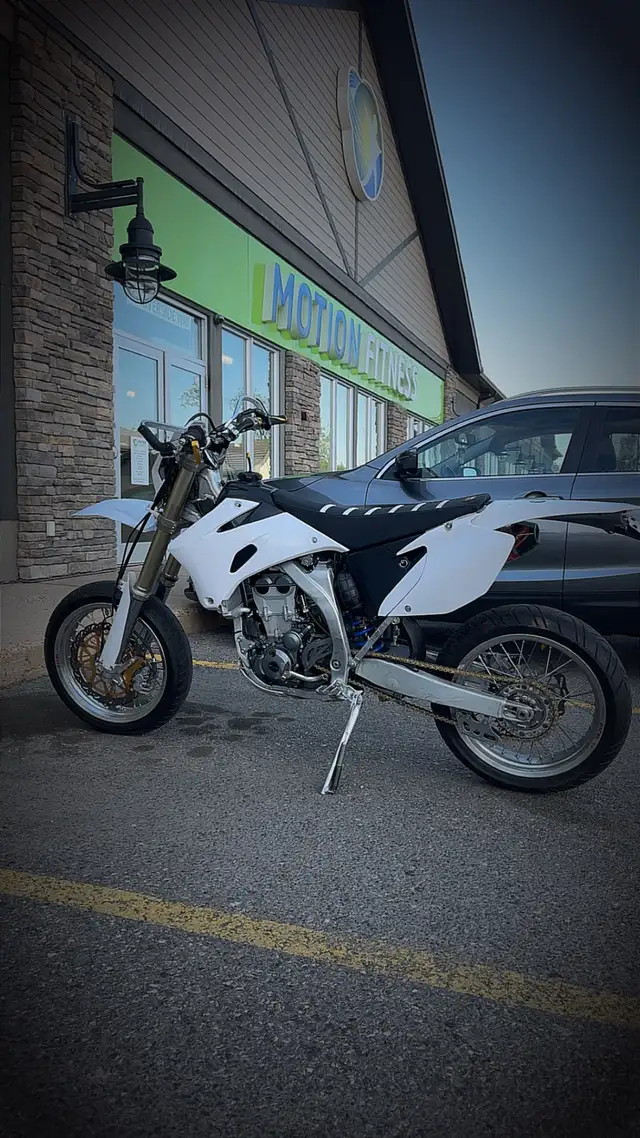 2007 Yamaha wr450 SUPERMOTO STREET LEGAL in Sport Bikes in Calgary - Image 4