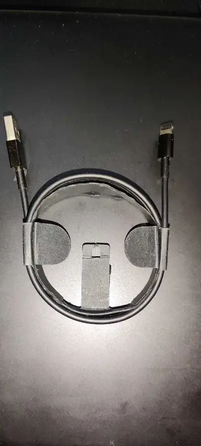 Authentic Powerbeats Pro charging cable Lost my headphones, hopefully someone can put this to good u...