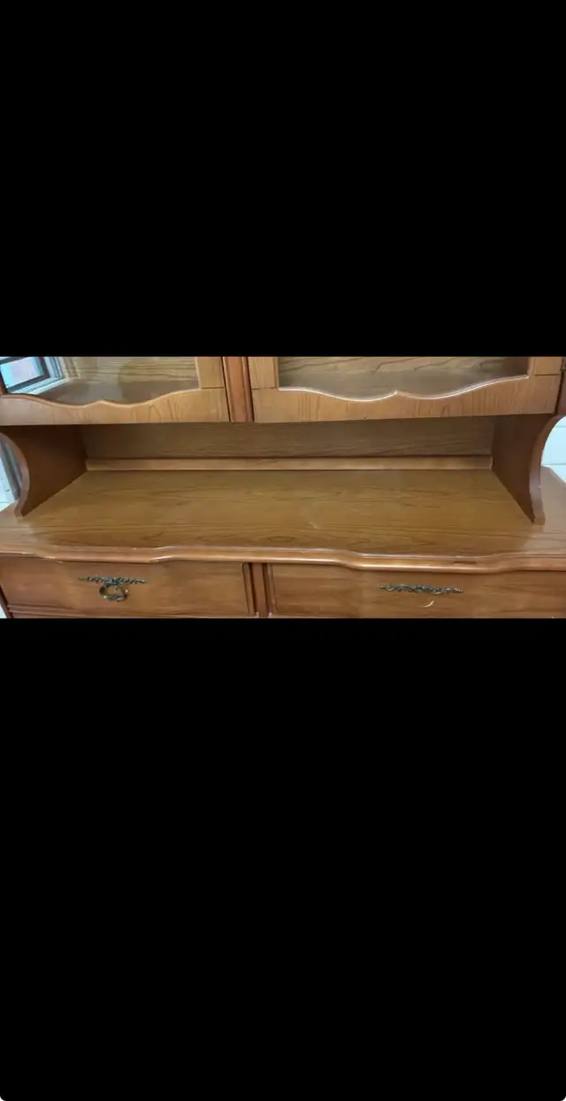 Vintage Wooden China Cabinet Hutch in Hutches & Display Cabinets in City of Toronto - Image 6