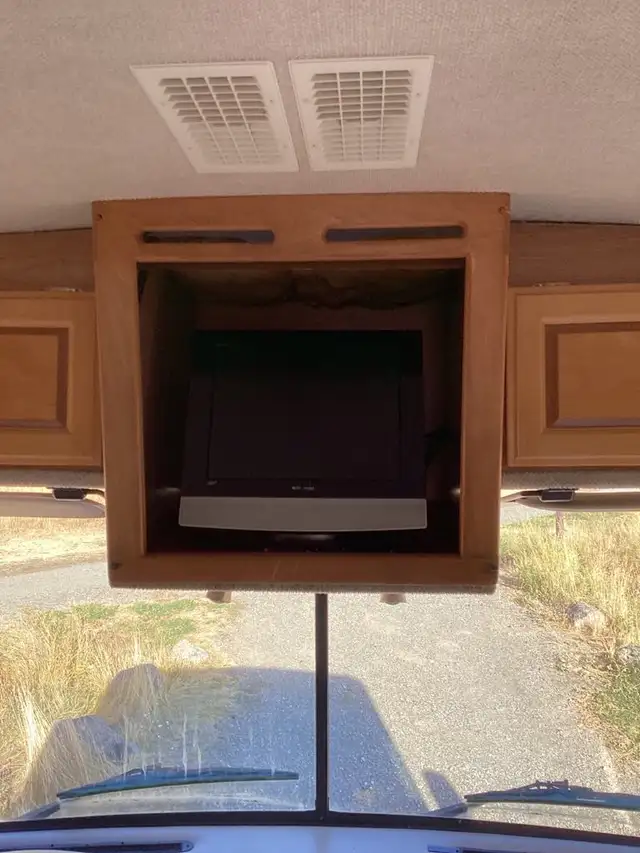 1999 Fleetwood Storm Motorhome in RVs & Motorhomes in Williams Lake - Image 10