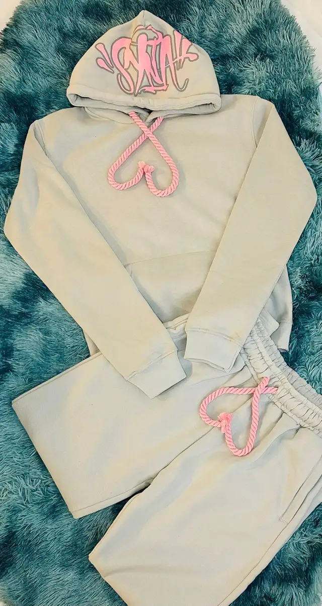 Hoodie and sweatpants in Men's in City of Toronto - Image 5