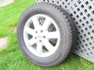 quatre pneus hivers 235/65R17, avec jantes, appeler au 450-678-3663
