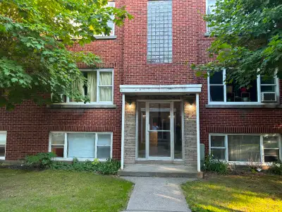 Bright two bedroom apartment in a well-maintained building near Carling and Churchill. Conveniently...