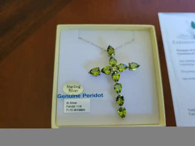 Brand New Sterling Silver Natural Peridots Necklace For Sale in Jewellery & Watches in London - Image 4