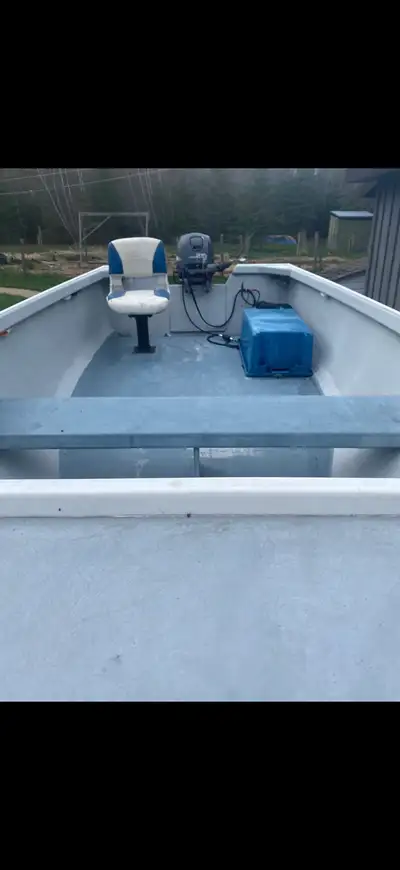 This is a David Smith, Boat 15 feet long by 80 inches wide in good shape. The Motor is 25HP Yamaha....