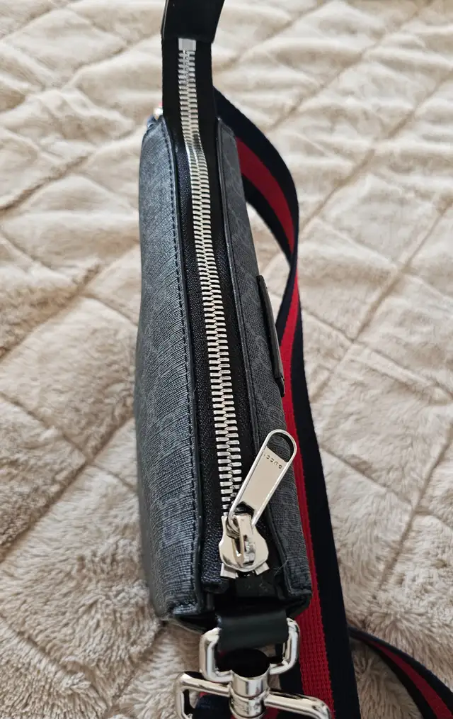 Gucci Black small messenger bag in Women's - Bags & Wallets in City of Toronto - Image 7