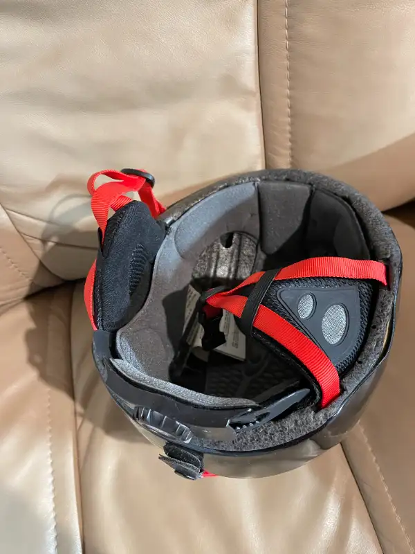 Ski Helmet Adjustable in Ski in Vancouver - Image 3
