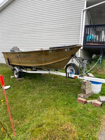 13 ft Sylvan Deep and Wide with 2016 9.9 Yamaha Electric start . Pvc factory floor and very stable....