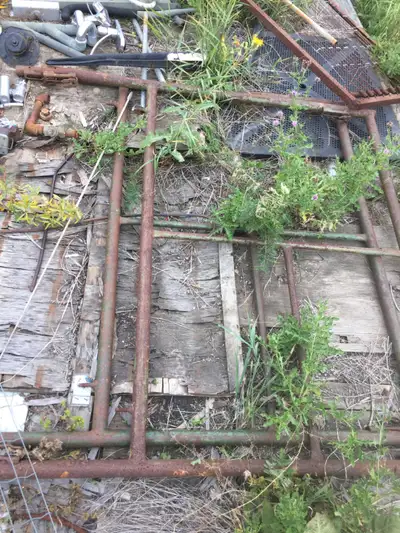 Old vintage scaffolding for $40 each. PLEASE read the ad carefully My name - My name is Matt Peter....
