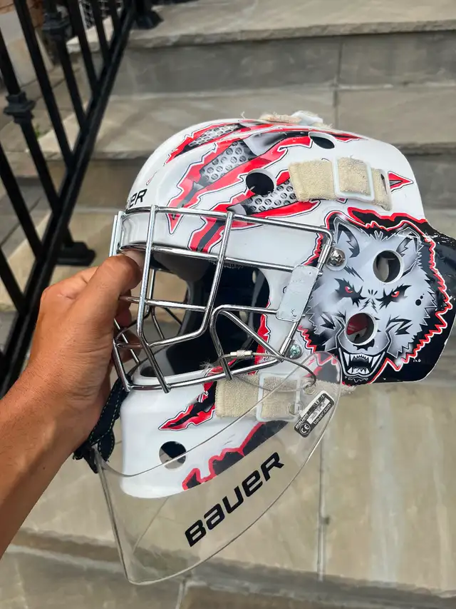 Ice hockey goalie equipment in Hockey in Oakville / Halton Region - Image 6