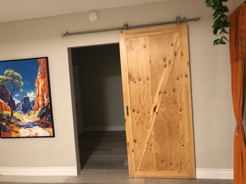 Gorgeous one bedroom available in Hamilton next to Gage Park !! 3