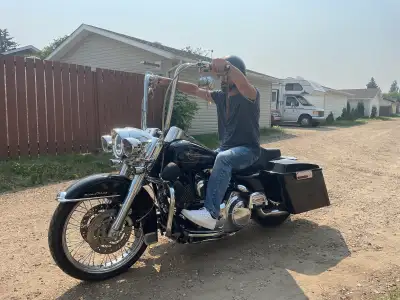 Stretched bags Air compressor hooked up to rear bags 21 inch front wheel Diamond stitch Seat 18 inch...