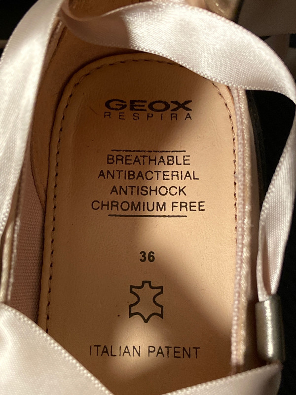 Girls Geox Ballet style flats Euro size 36 in Kids & Youth in Guelph - Image 3