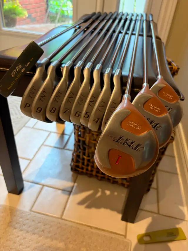 Women's Right Hand Golf Clubs = Drivers 1,3,5+Irons 3,4,5,6,7,8, in Golf in North Bay - Image 4