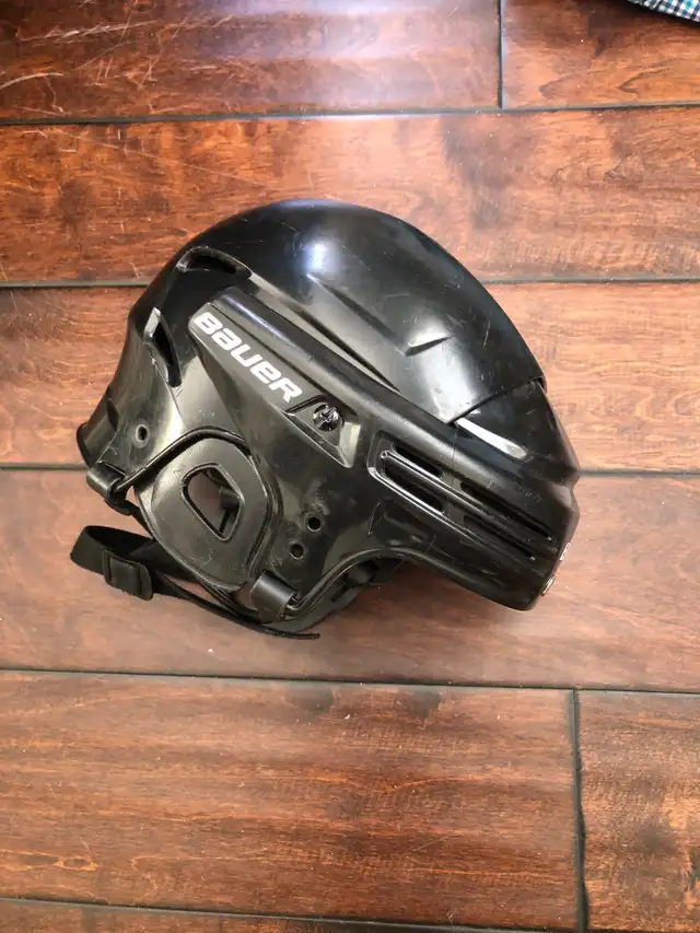 Kids skating helmet in Skates & Blades in Kitchener / Waterloo - Image 2