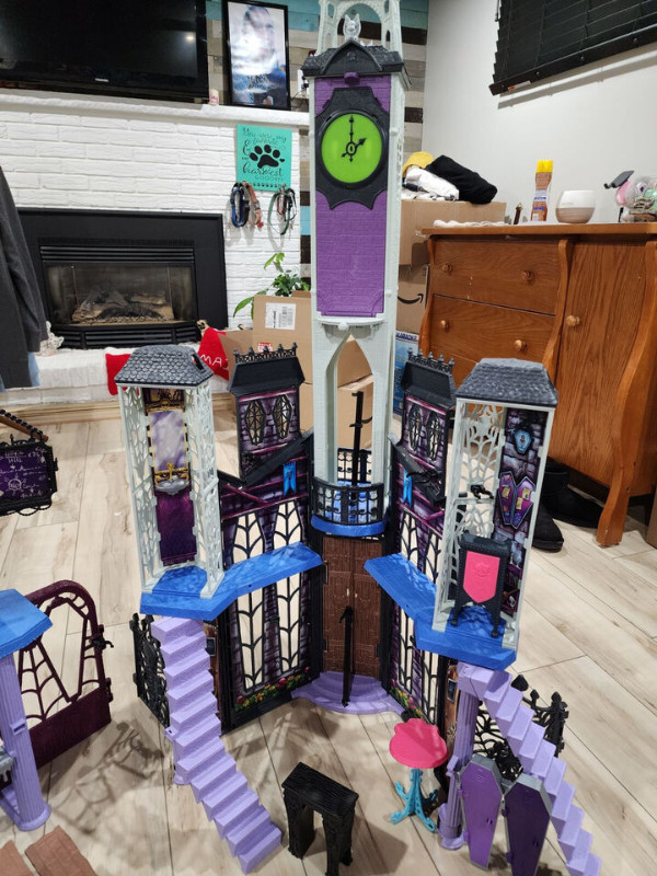 Monster High Doll House Deadluxe High School Playset Castle in Toys & Games in Windsor Region - Image 2
