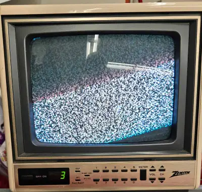 Zenith LM 8833 Portable TV 9" Retro 1988. $175 Pickup in Thornhill