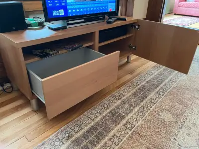 Meuble TV IKEA super propre, pas d'animaux et sans fumeurs, View more