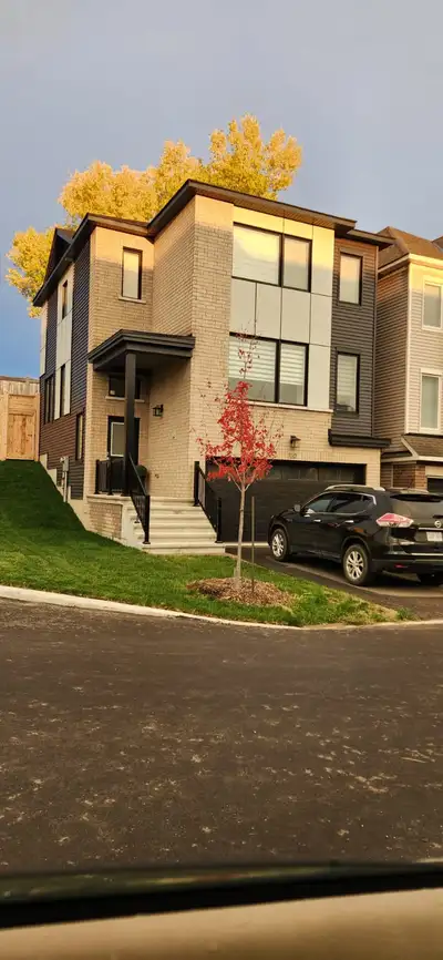 This stunning house was built at the end of 2023 and offers modern design and premium finishes throu...