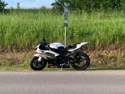 10/10 condition nearly new new full system Leo Vince exhaust New GPR Stabilizer New Perille Tires LE...