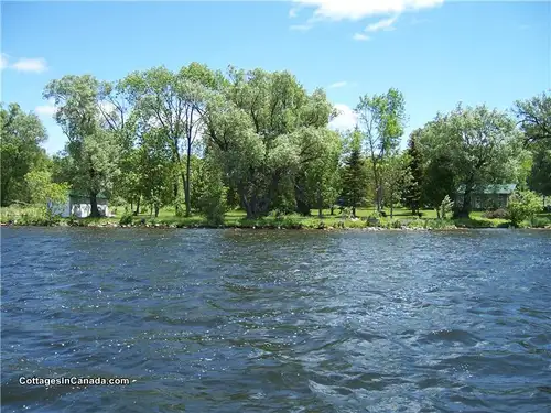 Private/Privacy Waterfront Cottage in a VERY PRIVATE SETTING with no close neighbours. Located in th...