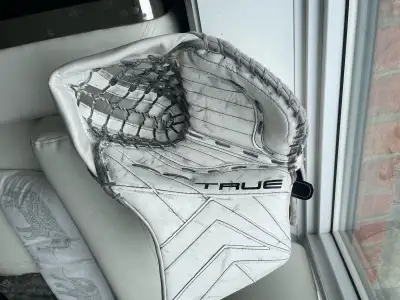 TRUE Catalyst PX3 Senior Goalie Catch Glove - Lefevre 590, View more