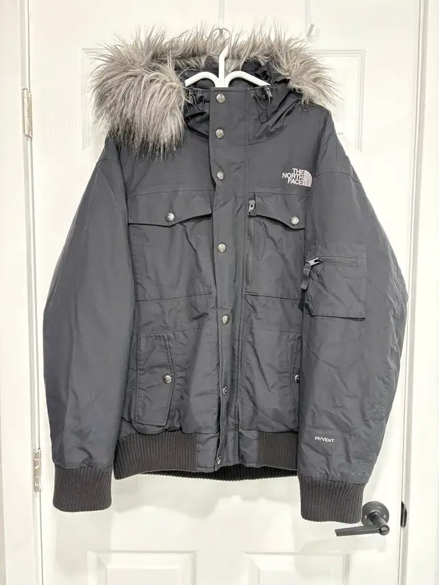 North Face Hyvent  winter coat LARGE in Other in City of Montréal - Image 2