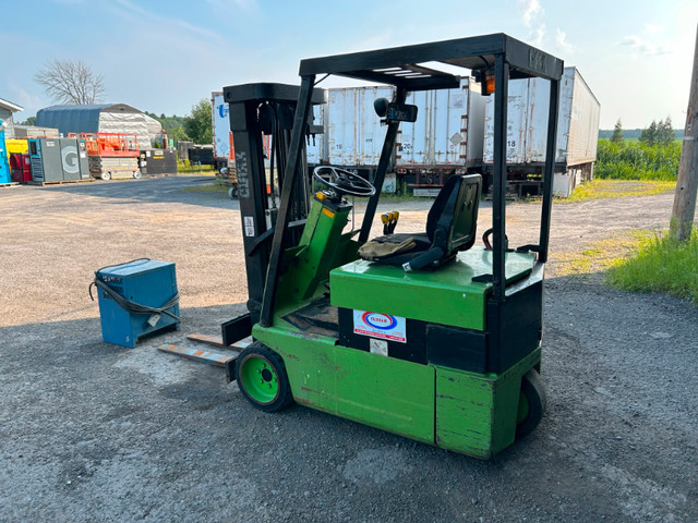 Chariot Élévateur CLARK TM15 à batterie 36V Battery Forklift dans Équipement agricole  à Laval/Rive Nord - Image 4