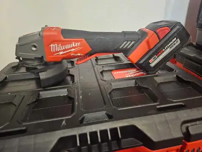 Milwaukee M18 Fuel Rapidstop Grinder with 6.0 High output , View more