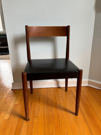 Sleek Mid-Century Modern Chair