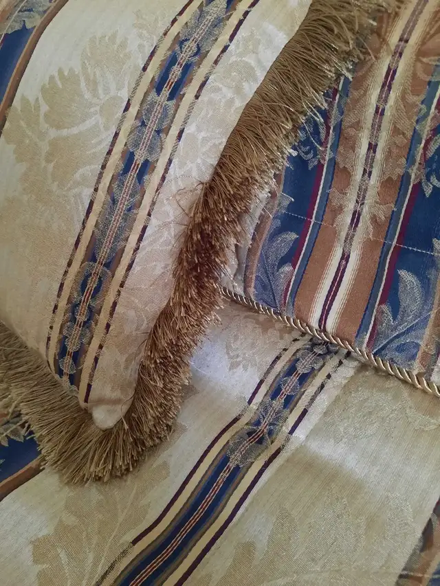 ens. douillette pour lit très grand (king) in Bedding in Gatineau - Image 4