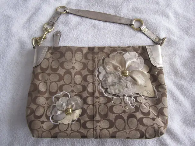 COACH Sacs à main Authentique in Women's - Bags & Wallets in City of Montréal - Image 6