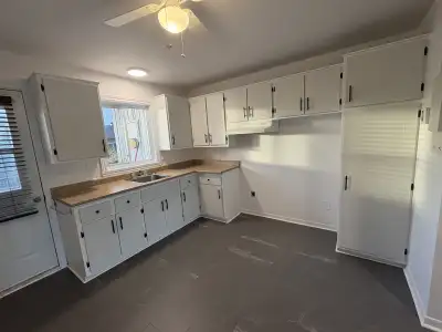 Disponible maintenant - LONGUEUIL, logement de 4 et demi, fraichement rénové, grandes pièces et beau...