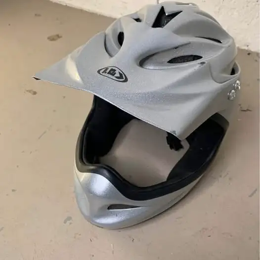 Cycling Helmet – Bike Helmet / Sports Equipment in Kids in Calgary - Image 11