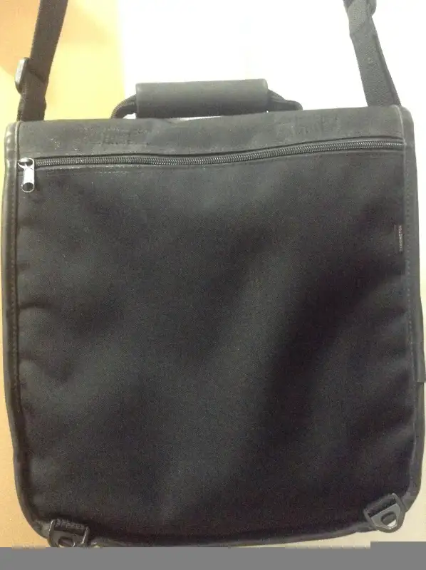 Kensington Saddlebag Laptop Carrying Case – Black in Laptop Accessories in City of Toronto - Image 6