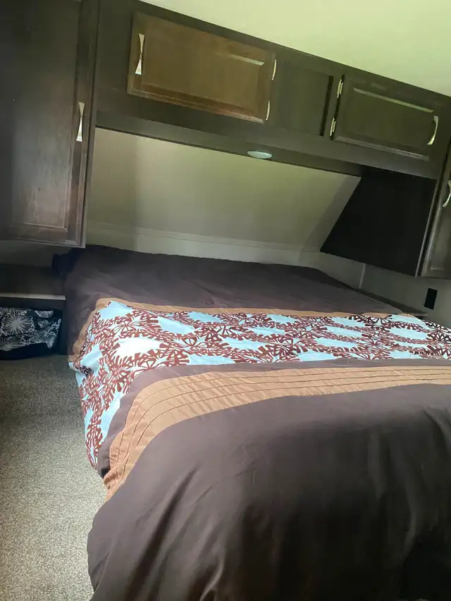 32'Fifth Wheel Camper For Sale in Travel Trailers & Campers in Charlottetown - Image 6
