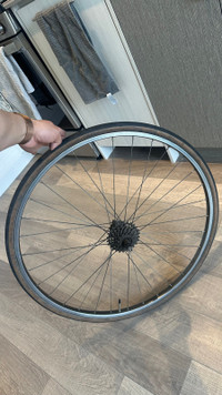 Back wheel for bike, 28-622 (700x28c)Good condition For pick up 