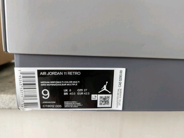 Jordan 11 Cool Grey Size 9 in Men's Shoes in City of Toronto - Image 3