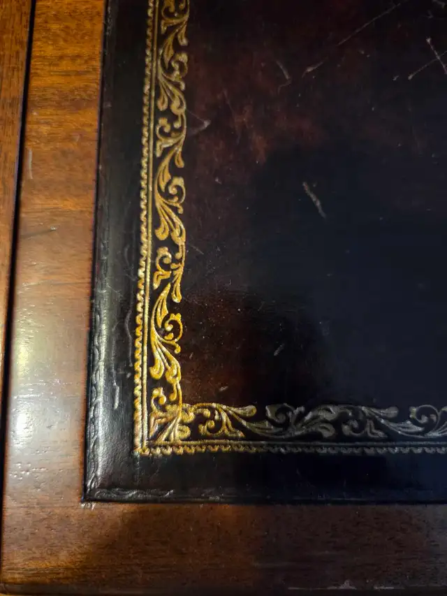 Unique antique Leather Topped Wood Coffee Table in Coffee Tables in City of Toronto - Image 6