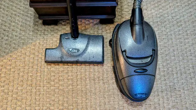 TriStar canister vacuum cleaner with powerhead and accessories in Vacuums in Winnipeg - Image 7