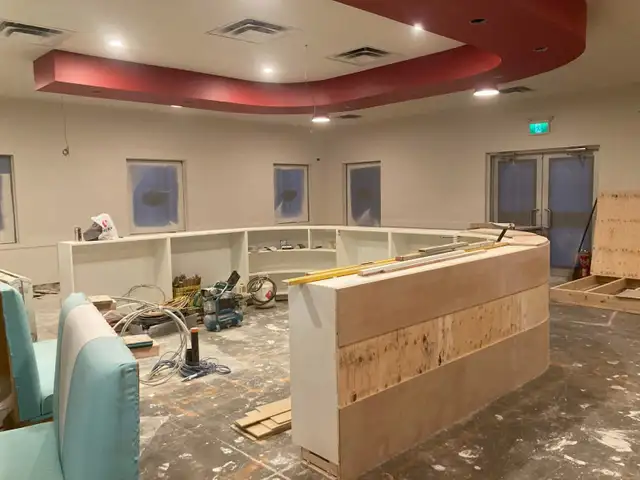 Finishing carpenter464602047814707202