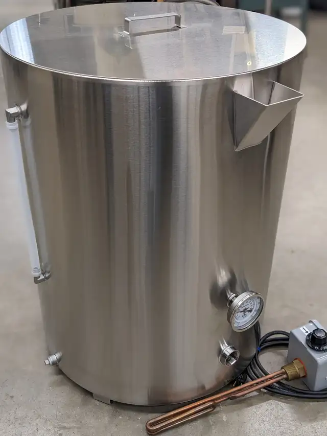 Honey bottling tank