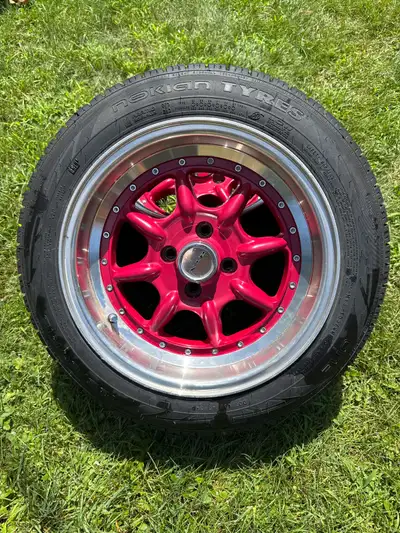 4 pneus été Nokian 185/60R15 usure de 40% environ et mags RTX Bolt patern de 4x100 année 2102 avec o...